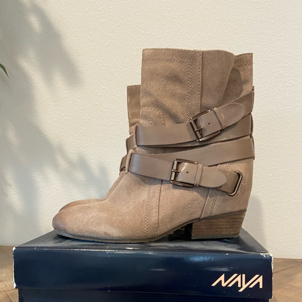 Naya Women’s Fisher, Taupe Leather Bootie